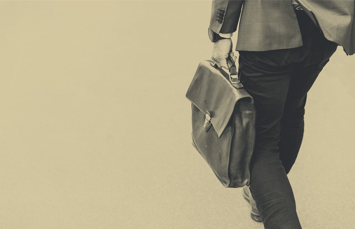 How to get ahead in the Financial Industry as a young Professional: Tips and Strategies